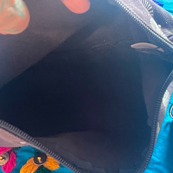 Fun baby blue seashell Carnival brand zip up canvas bag. Apx 7 x 10“. EUC - Picture 4 of 5